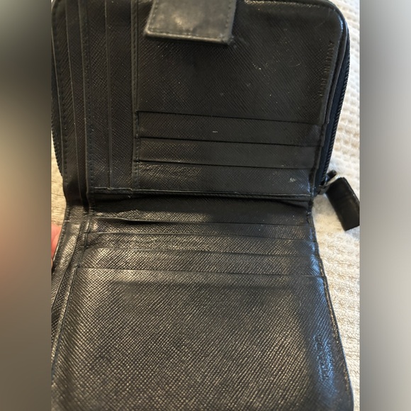 Prada zip wallet authentic - Picture 4 of 5